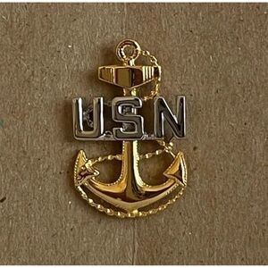 Vintage Vanguard USN Navy Anchor Lapel Pin Military Memorabilia 1"x1.25"